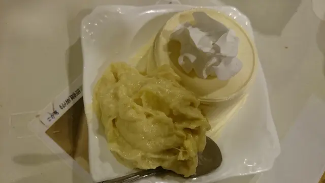 榴槤肉鮮美，奶凍加榴槤好味