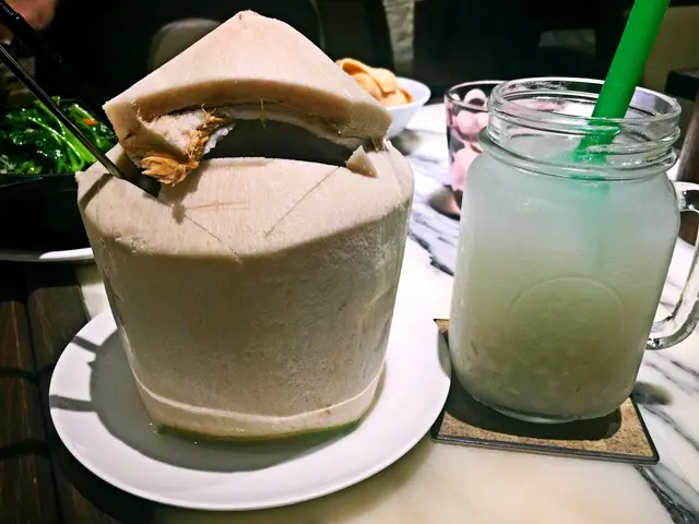 椰青及凍薏米水