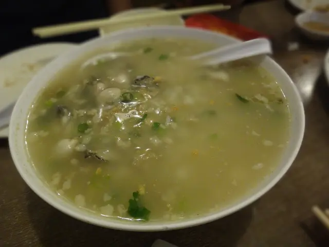 蠔仔肉碎粥（$42/碗）