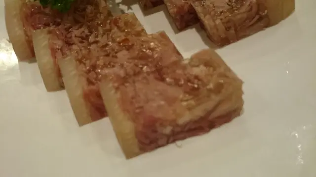 用的不是原片肉而是咸肉碎,賣相差了一截