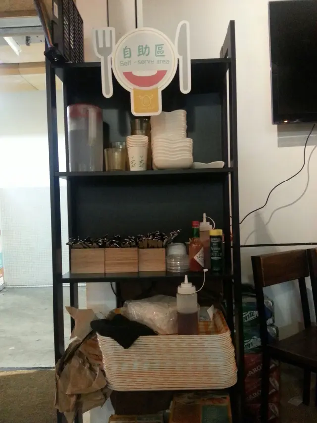 自助拎水，碟同飲料蓋