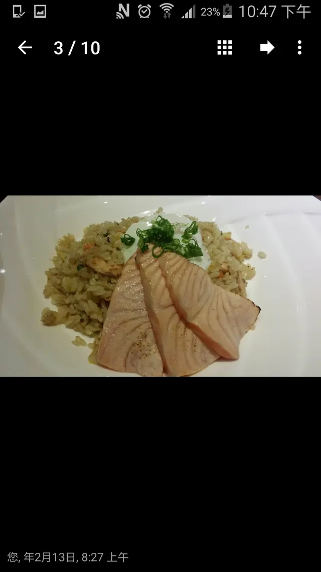 三文魚炒飯,食頭幾啖係幾好。但食多兩啖發現啲飯好濕,原來全部都係油,所以食左一半就唔食了