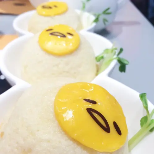 Gudetama Baked Buns w/ Barbecued Pork | 梳乎蛋酥皮叉燒包
