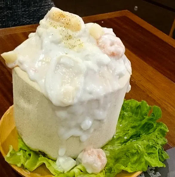 原個椰青海鮮焗飯