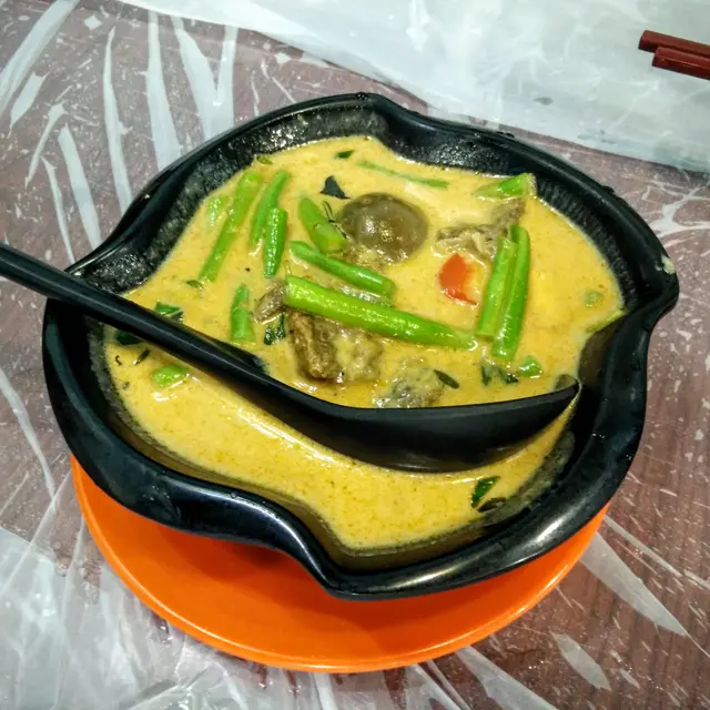 咖哩牛腩一般，咖哩沒有辣味，牛腩太少，味道尚可軟硬適中