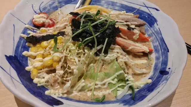 非常彈牙，大碗，好多醬汁，細食啲一定食唔哂。