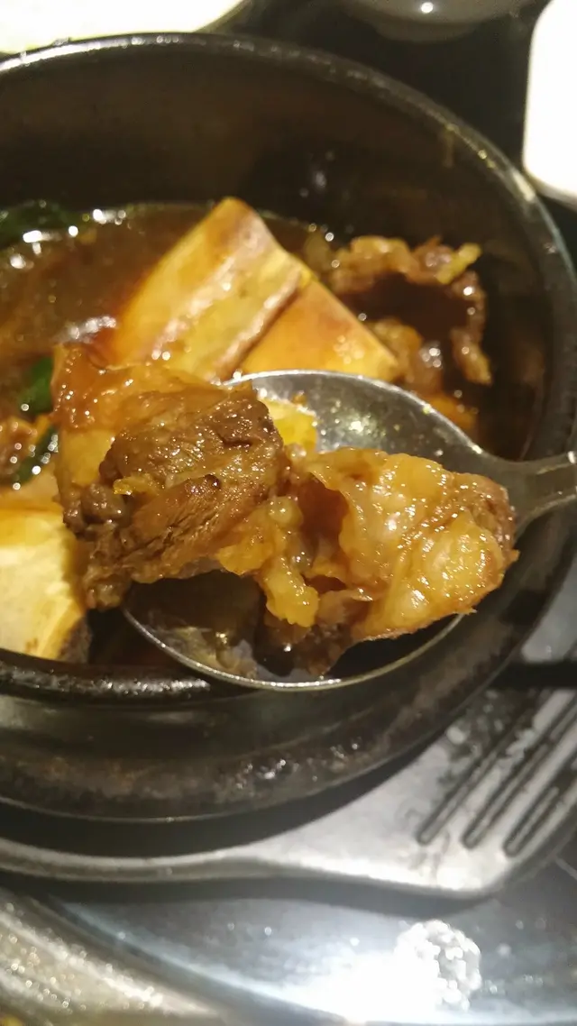 一旦入口就會明白有多入味,甜香過人,果然是友人喜歡的韓式牛肋骨