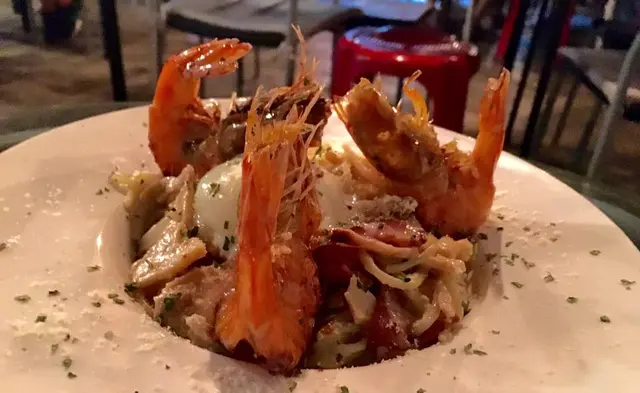 蒜香大蝦溫泉蛋卡邦尼意粉