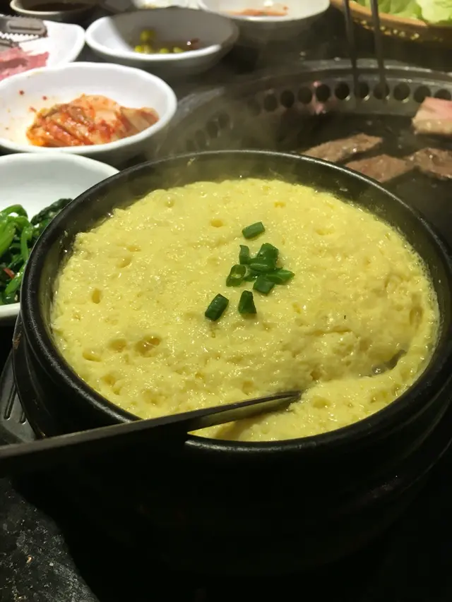 老闆送既石頭窩蛋,沾埋醬油蟹個汁一流👍🏻