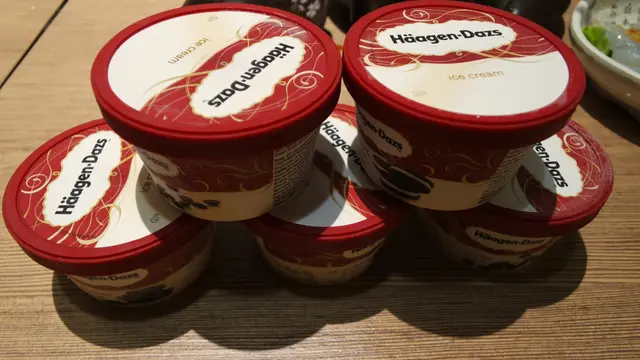 有香蕉﹑朱古力﹑咖啡﹑曲奇忌廉﹑士多啤利和雲尼嗱六個口味