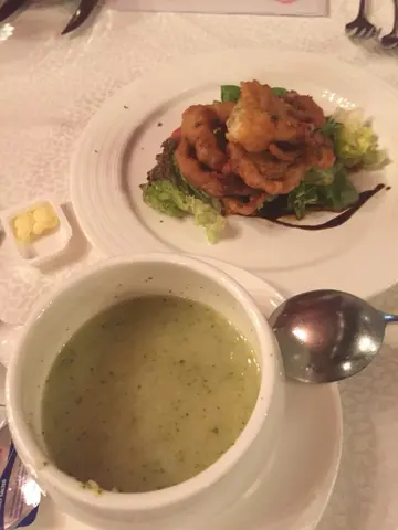 西蘭花湯、軟殼蟹沙律