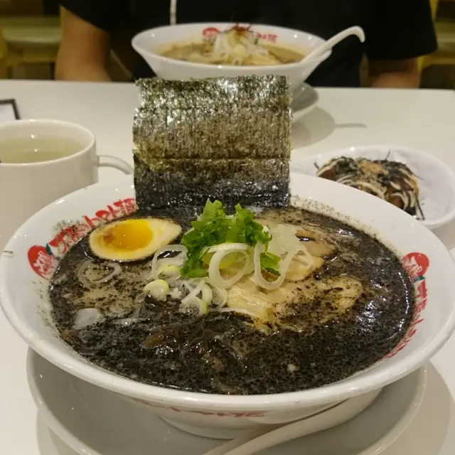 好似叫黑蒜油豚肉拉麵