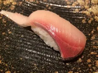 油甘鱼腩寿司