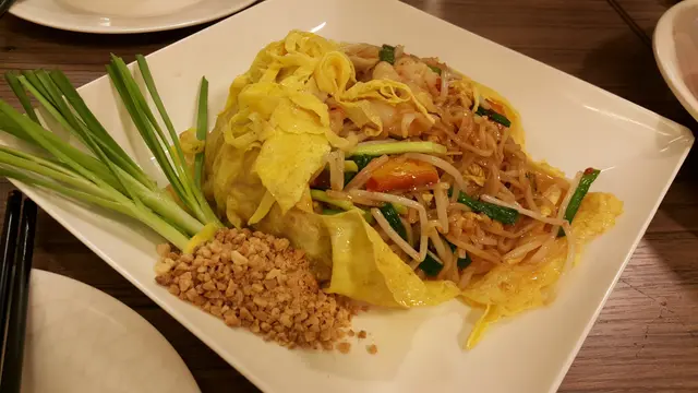 蛋包鮮蝦金邊粉