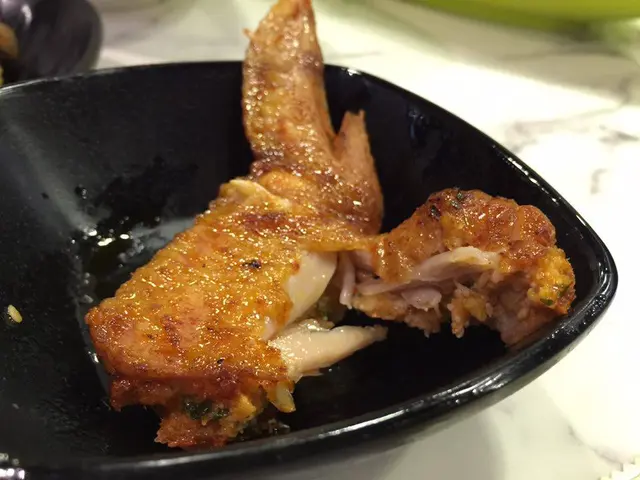 雞翅去骨, 注入明太子....唔錯!