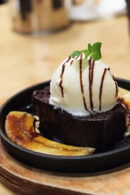 自家製朱古力蛋糕配雪糕