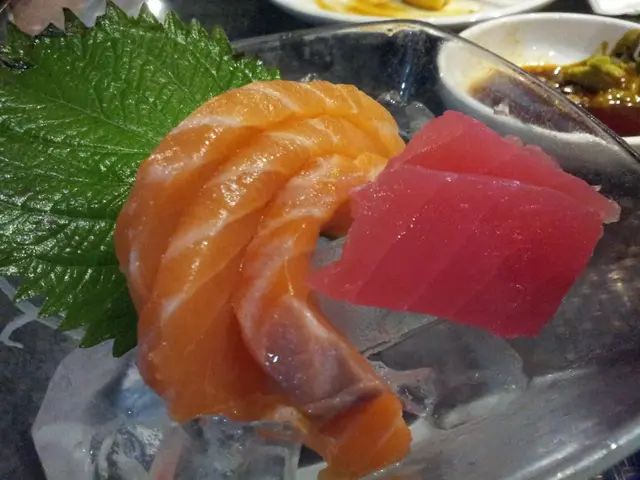 吞拿魚和三文魚刺身