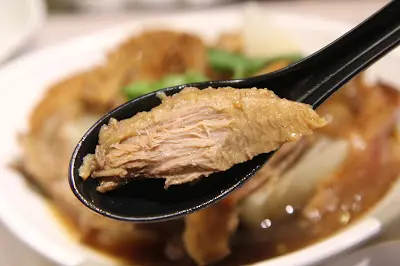 牛三寶（腩筋肚）: 牛腩