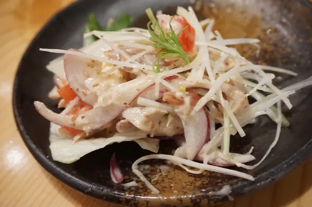 豚肉不多，野菜才是沙律的主角