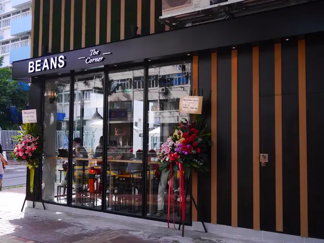 相片係餐廳剛擴張個時影的。原先個張因為入黑影反晒光,所以都係拎返舊相出黎用