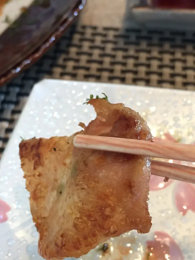 雞皮香脆,咀嚼時鏗鏘有聲