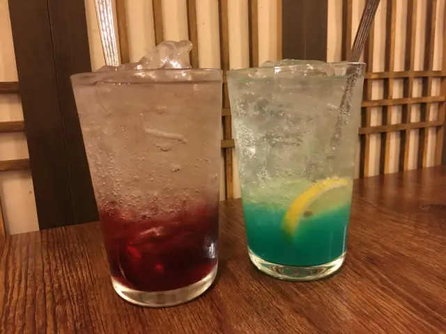 前者味道較易入口且帶微檸檬酸，後者只有甜味。