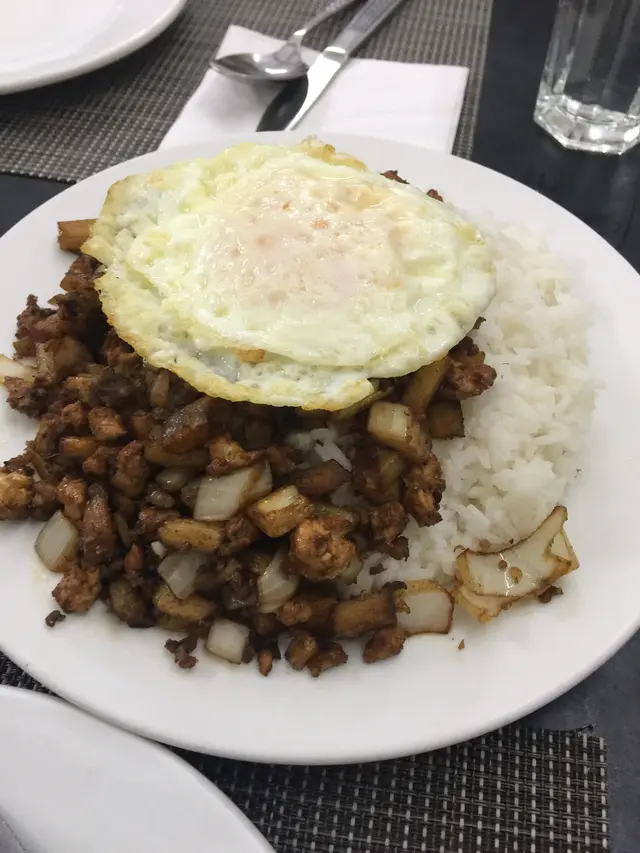 係萄國菜的其中一個有名菜色，但煮得差個底就會好肥好多油！這個適中