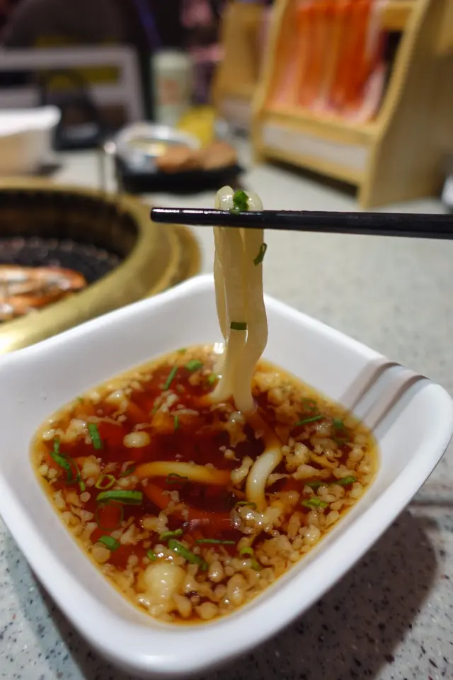 有好幾條烏冬,入口涼浸浸而彈牙,酸咪咪幾開胃!