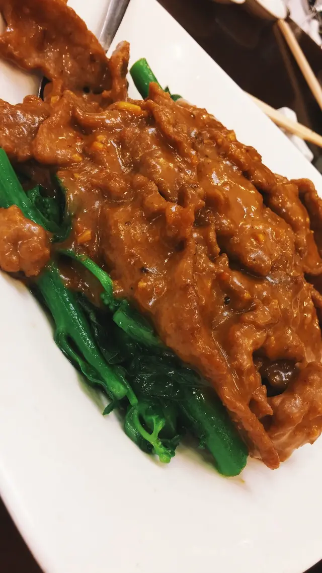 沙爹牛肉炒芥蘭