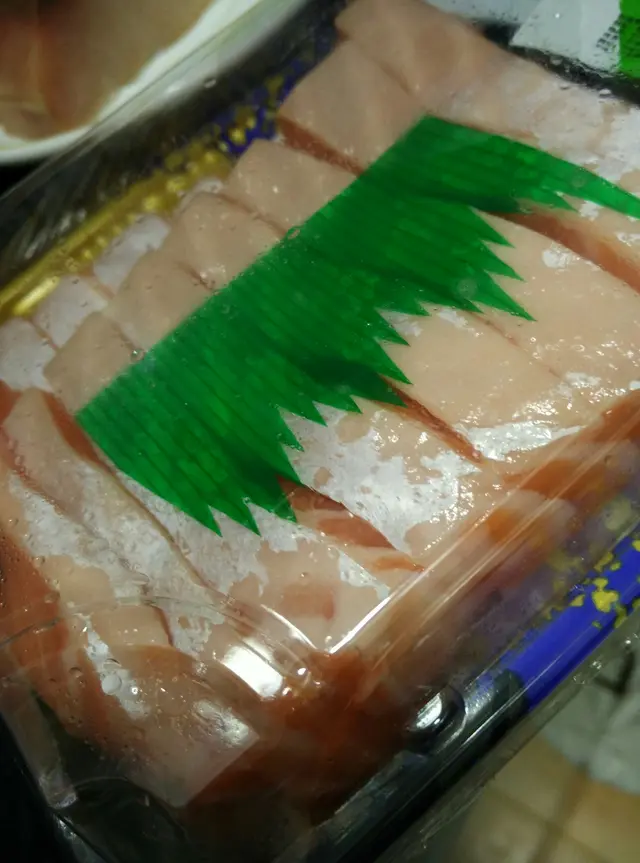 三文魚魚腩，$188—磅