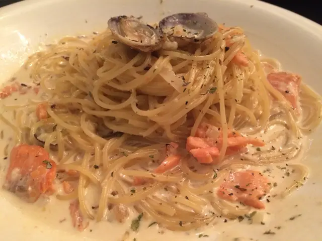 煙三文魚蜆肉天使麵