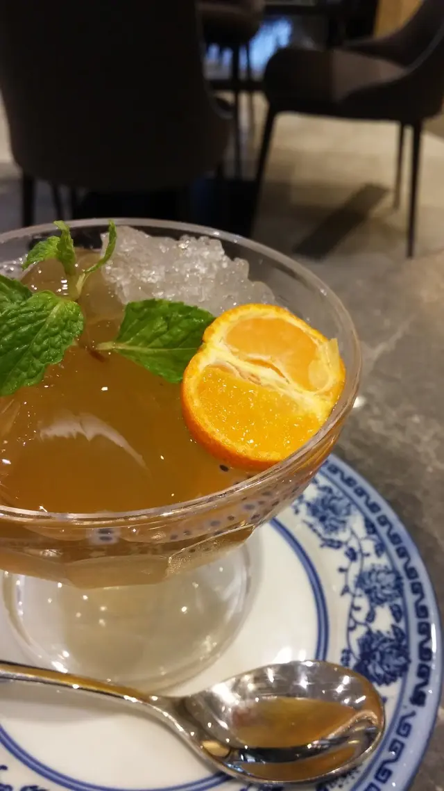 果味酸香不減，酸酸甜甜又凍食的甜品恰好可以去掉積累下來的膩意