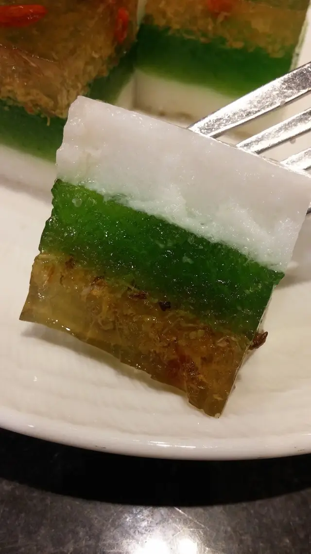 桂花糕的清新眾所周知，甜度不高，加上明顯的桂花香及杞子，十分怡人