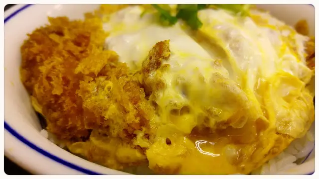 表面的蛋漿於半熟狀態, 滑溜而帶點蛋香