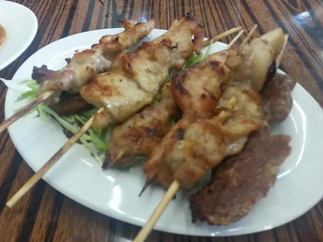 有沙爹豬、牛、雞