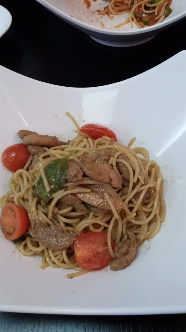 青咖哩雞絲意粉