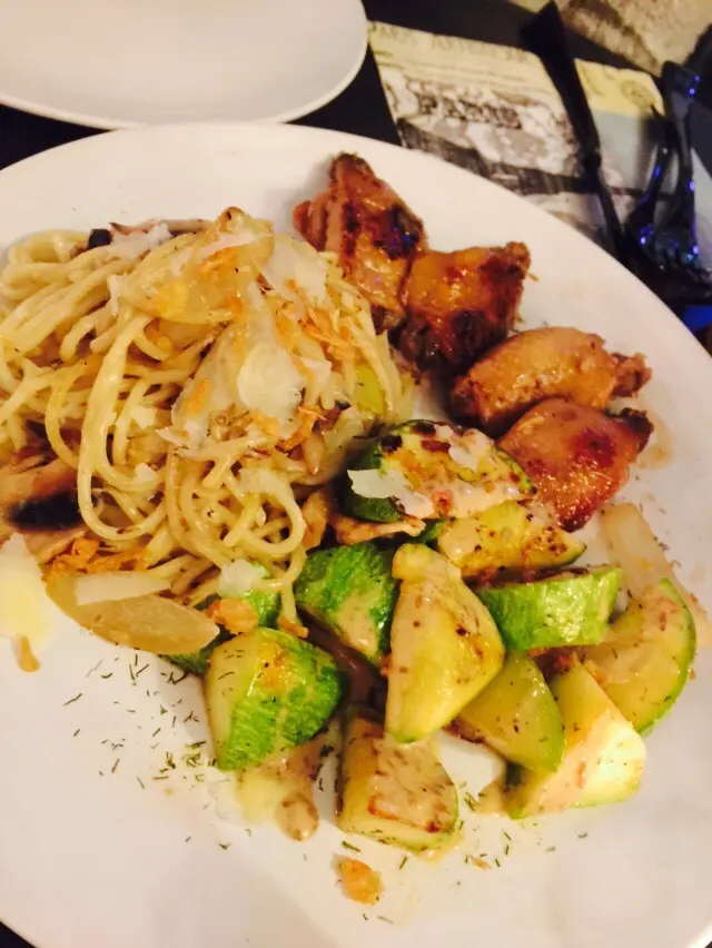 好欣賞佢既雞翼，係去左單邊骨的