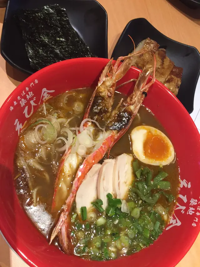 蝦湯好味wor~夠晒香濃！虎蝦超大隻, 啖啖肉, 燒過好香, 蝦膏味濃，而且雞肉唔 ''鞋'' 口, 睇左今期飲食男女, 原來雞肉係用雞胸肉經低溫煮,確係嫩滑d。(追加了紫菜&豚拖羅) 超豐富！