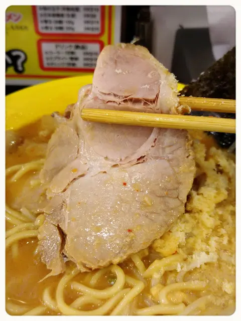 半肥瘦叉燒煮得腍軟而且大片