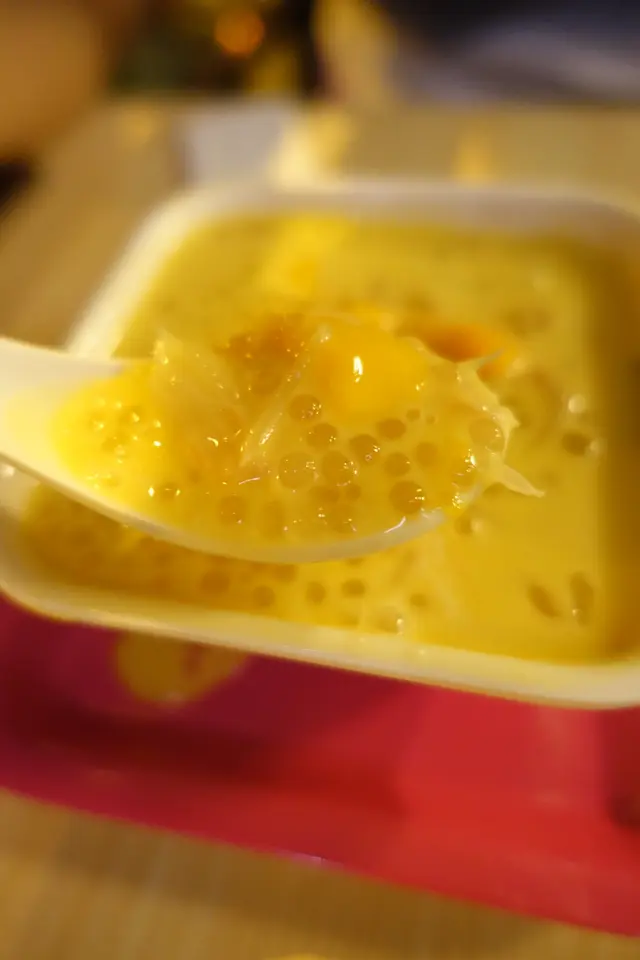 芒果、西米及柚子肉作主要食材，