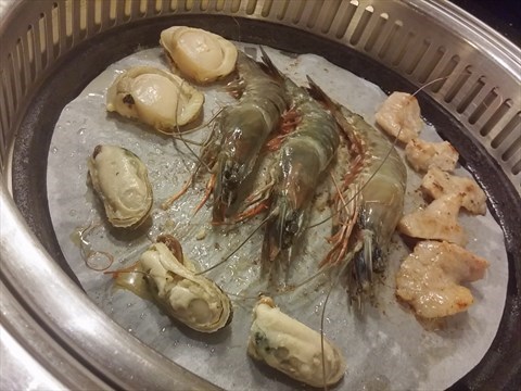 海鮮－大虎蝦，帆立貝，青口 - 旺角的鳴橋燒肉料理