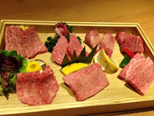 厨師發辨燒肉拼盤