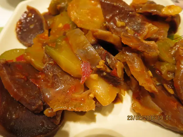 皮蛋豆腐方面，冰豆腐不僅不硬，而且很軟滑，冰凍的口感不錯。