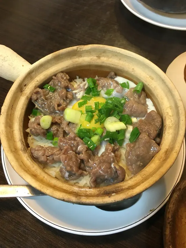 窩蛋牛肉煲仔飯$38