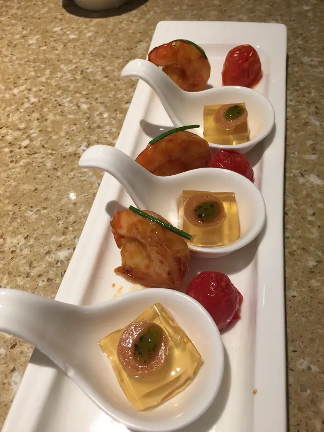 蒜麵豉炒虎蝦配啤酒啫喱