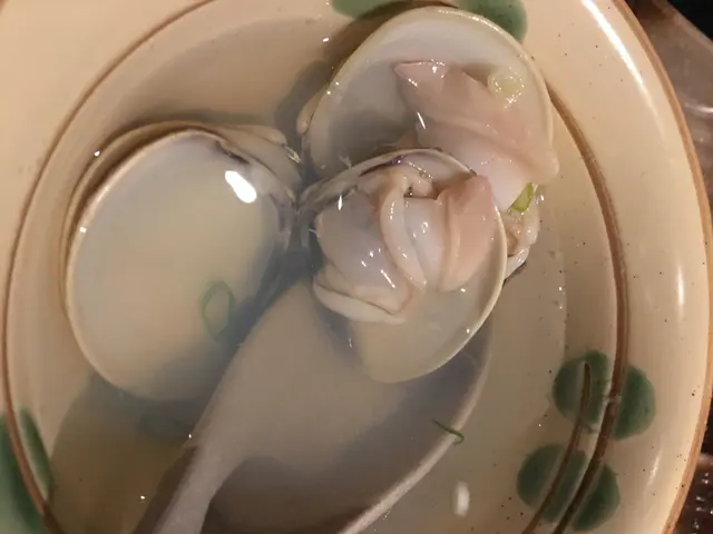 蚬汤有3只蚬肉,肥美鲜甜,如果能够大碗d更好!