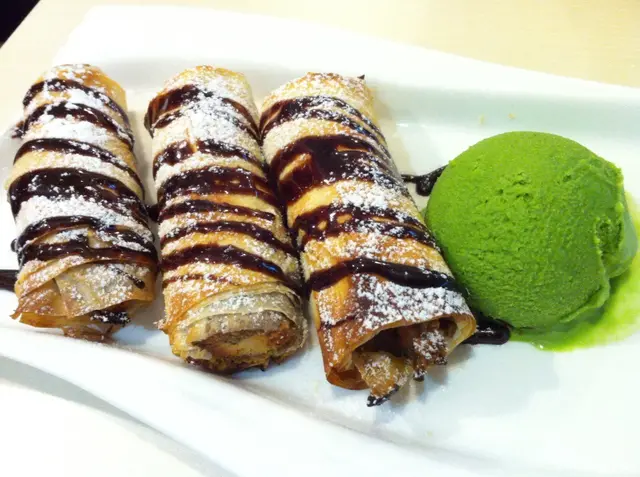 蘋果玉桂香蕉酥皮卷伴雪糕