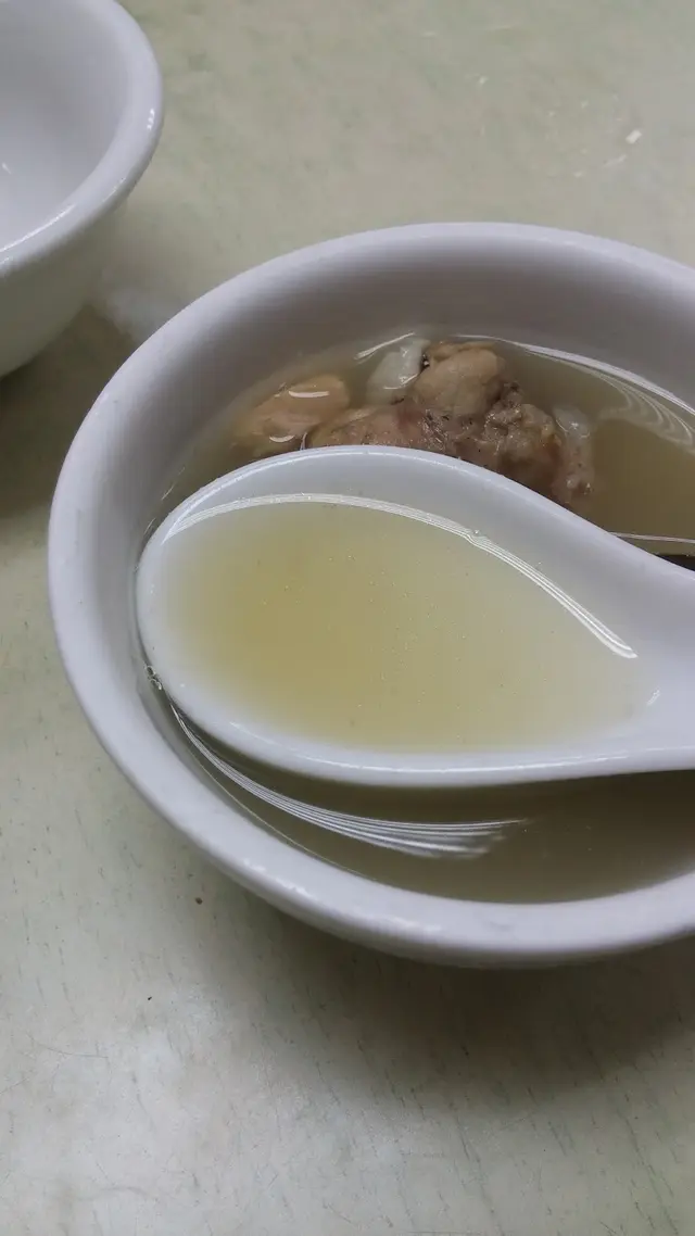 不見太多油脂浮面，可是肉味不重，亦覺有點點味精