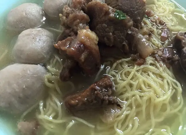 牛腩牛丸麵走蔥