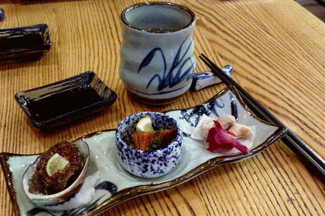 前菜三點: 汁煮凍鮑魚、鰻魚醃漬、甜腰果
